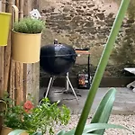 Maison Lucie, Emplacement Central, Le A Pied