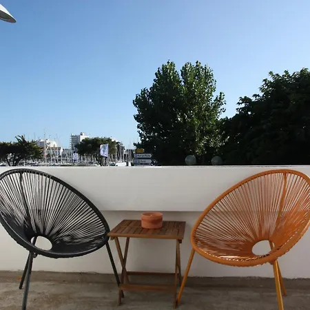 Maison Lucie, Emplacement Central, Le A Pied